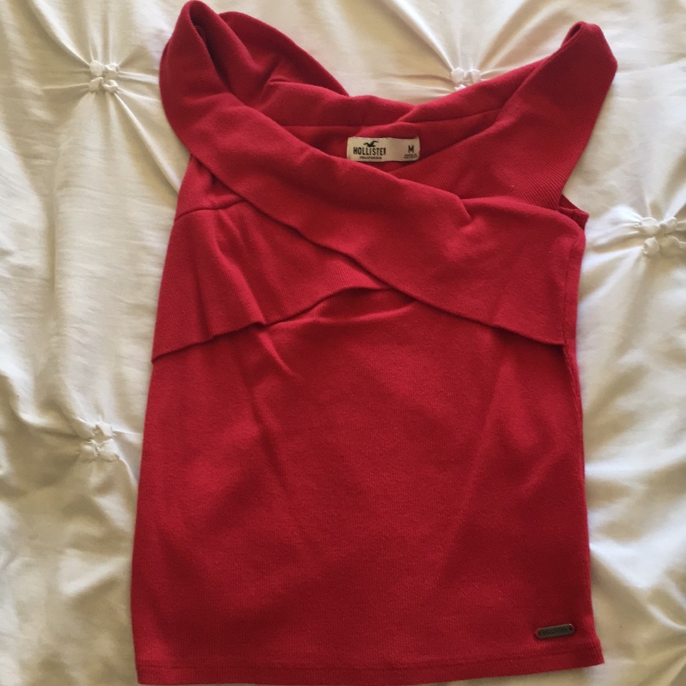 Red off the should Hollister blouse.